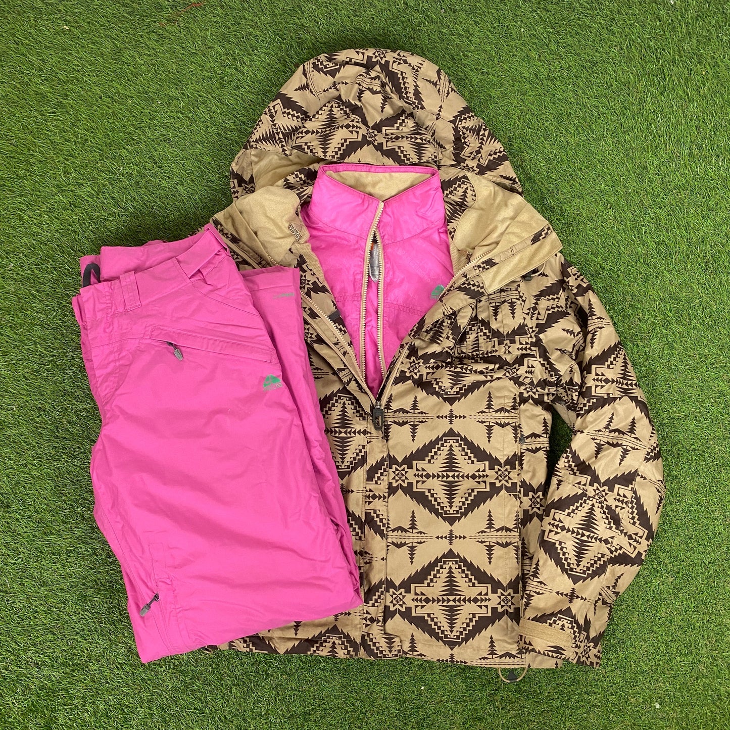 00s Nike ACG Ski Puffer Jacket + Salopettes Joggers Set Pink Medium