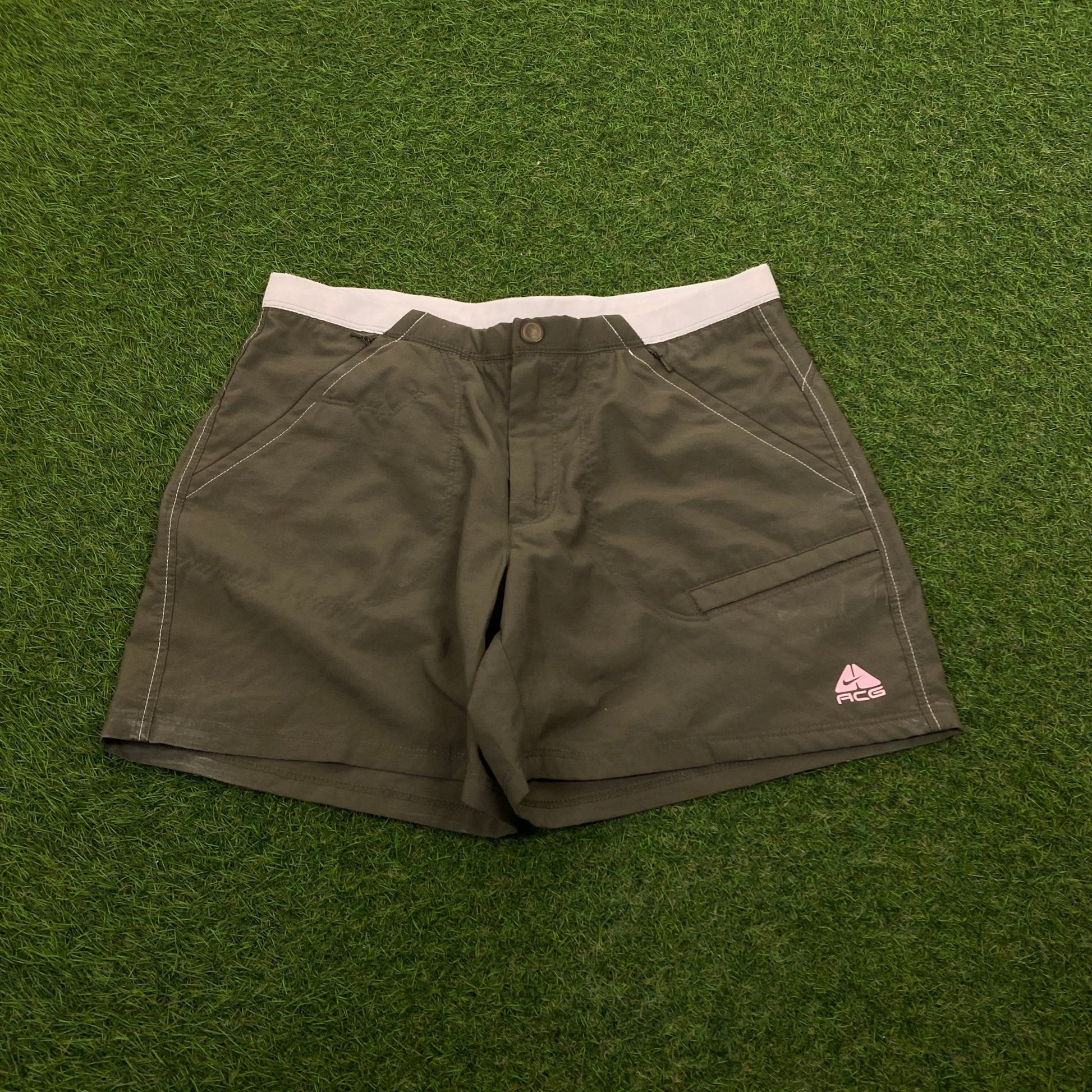 00s Nike ACG Shorts Brown Small - Vintage Box