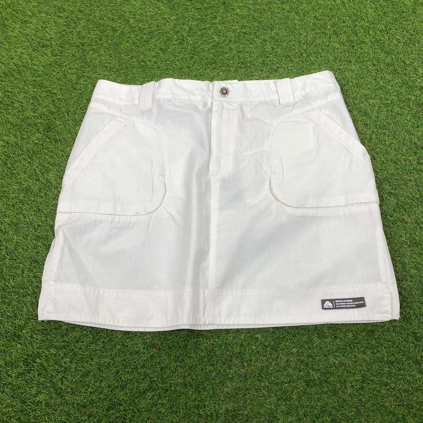 00s Nike ACG Cargo Skirt Shorts White Large - Vintage Box