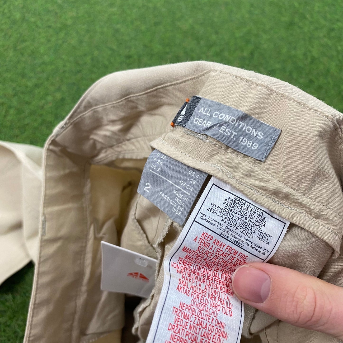 00s Nike ACG Cargo Trousers Joggers Light Brown XS - Vintage Box