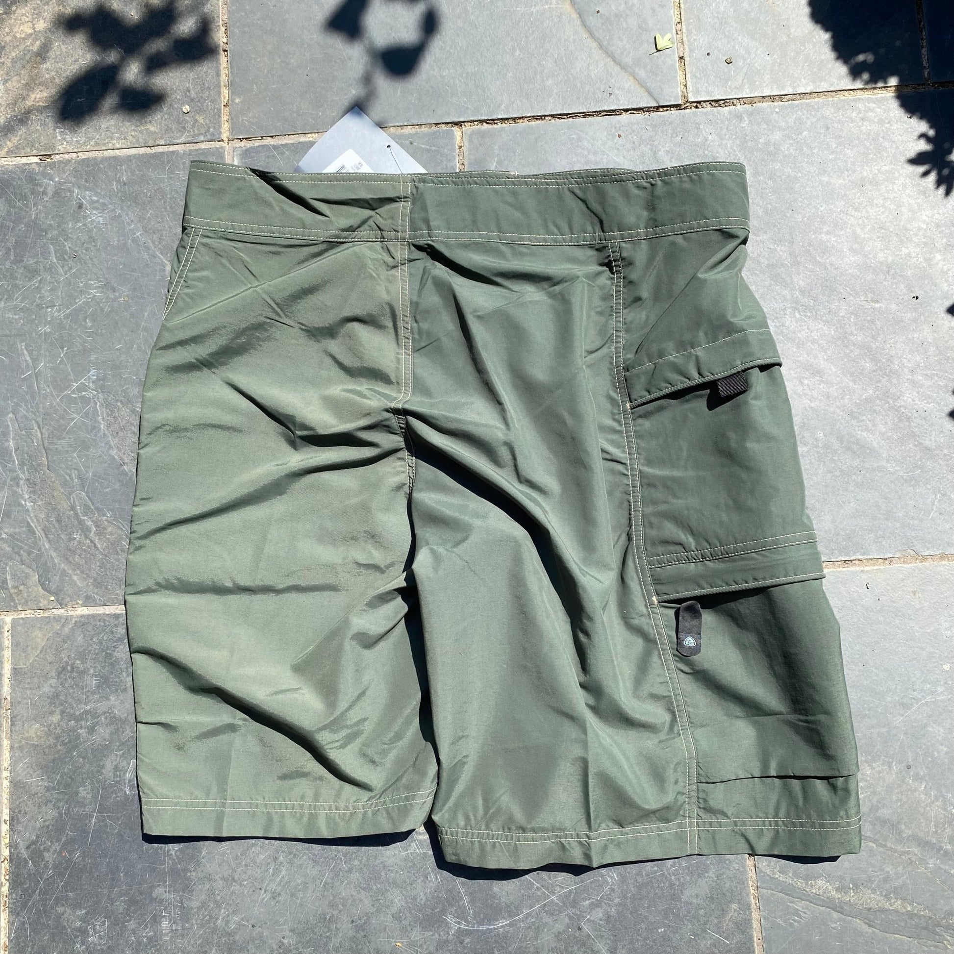 Vintage Nike ACG Cargo Shorts Green XL - Vintage Box