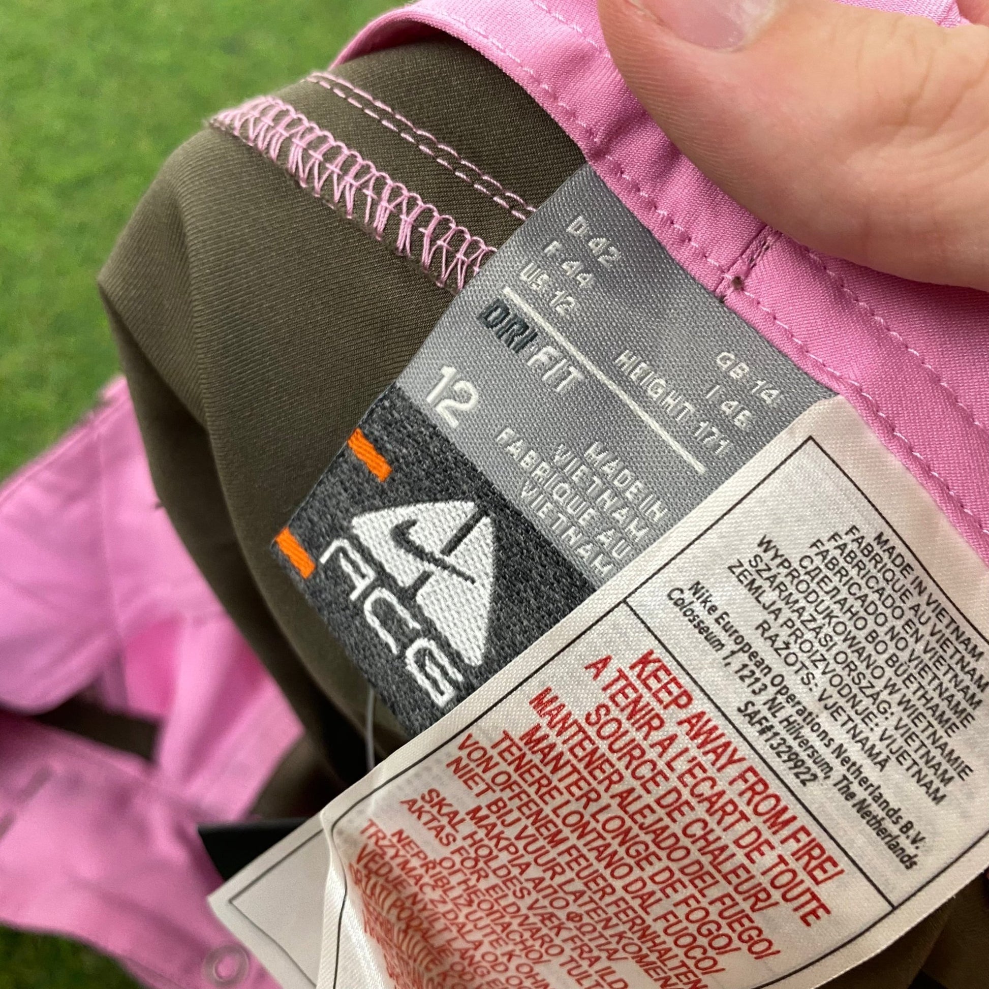 00s Nike ACG Waterproof Shorts Brown Large - Vintage Box