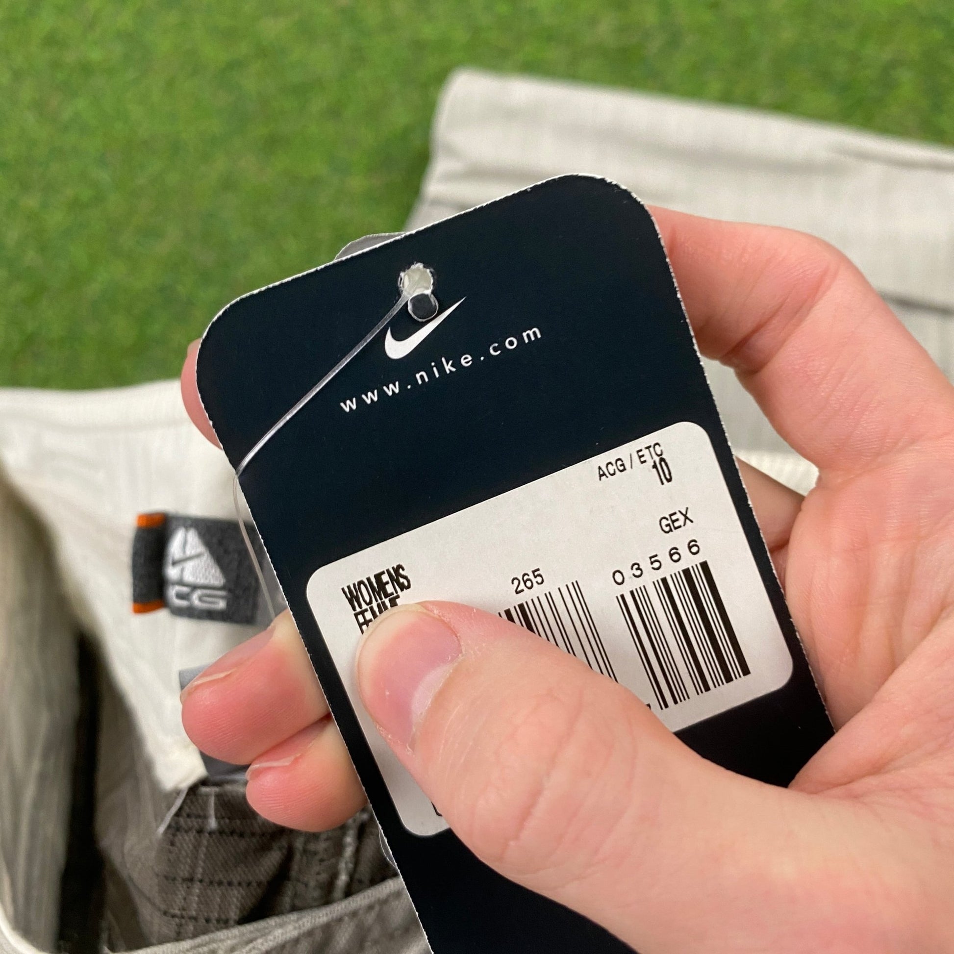 00s Nike ACG Cargo Trousers Joggers Grey Medium - Vintage Box