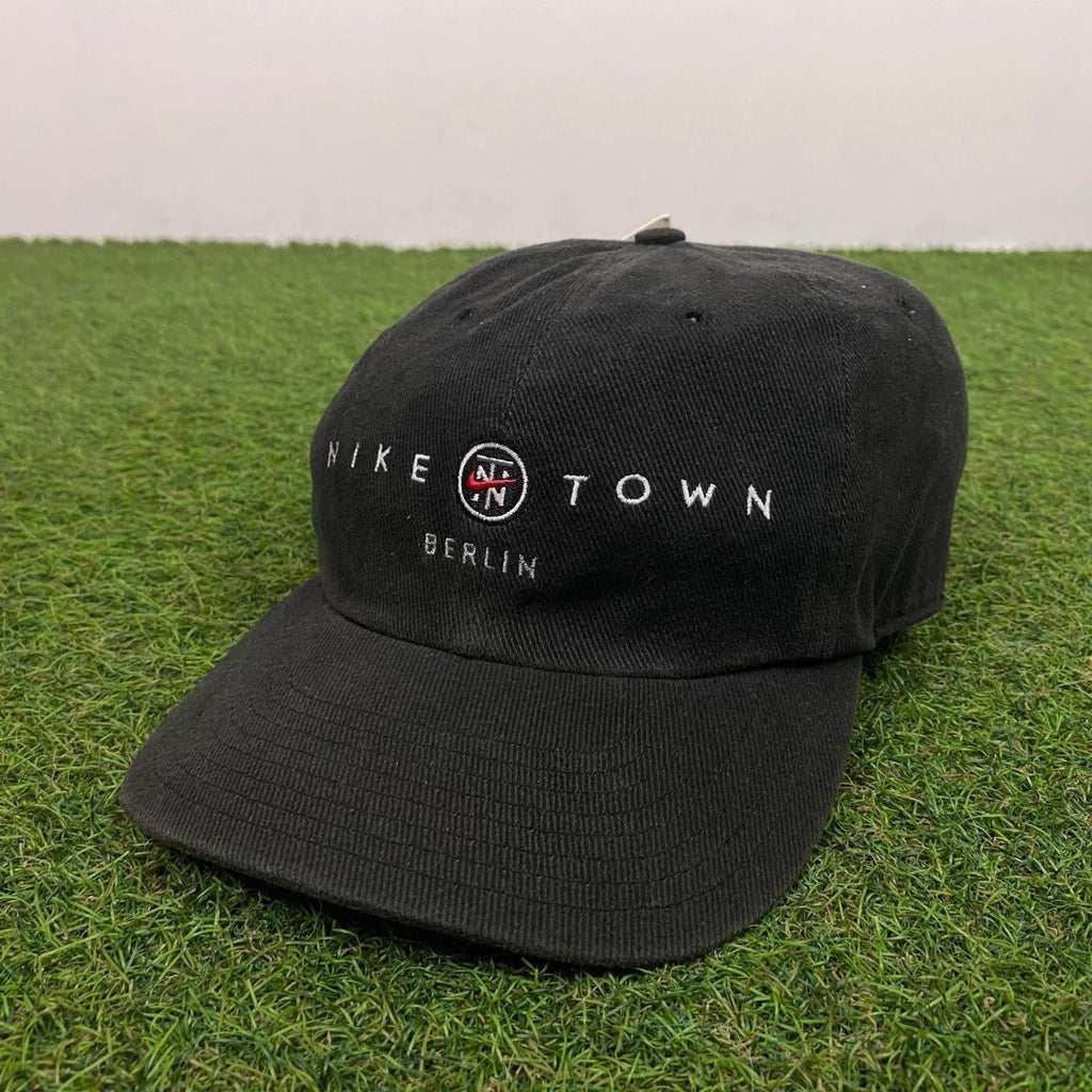 *RARE* 1990's Nike Town Berlin Hat – Vintage Box